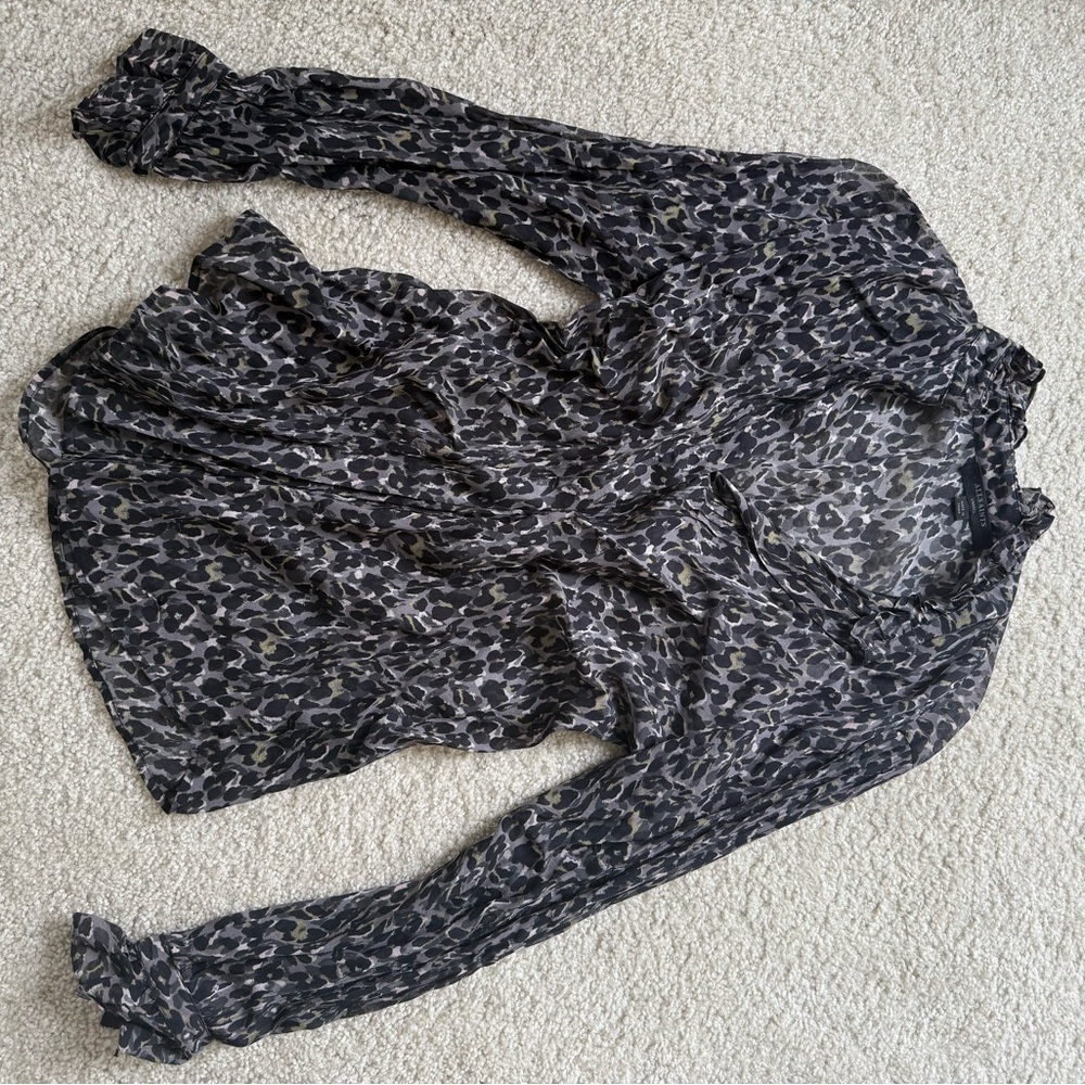 Chic Leopard Print Blouse